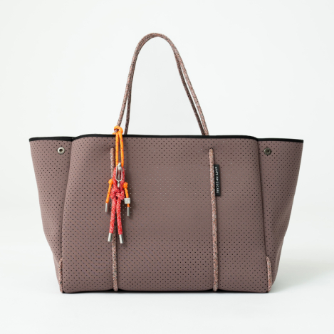 STATE OF ESCAPE - 新作チャームで完成する洗練バッグ