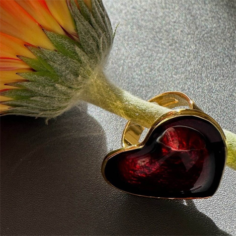 CECILE ET JEANNE - 春を彩る「大人のためのハートジュエリー」