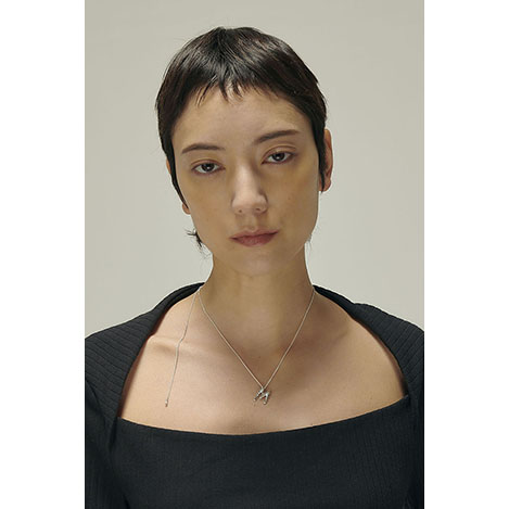 MAISON D'PULSE - 大人の所作に静に輝く「揺れ感ジュエリー」