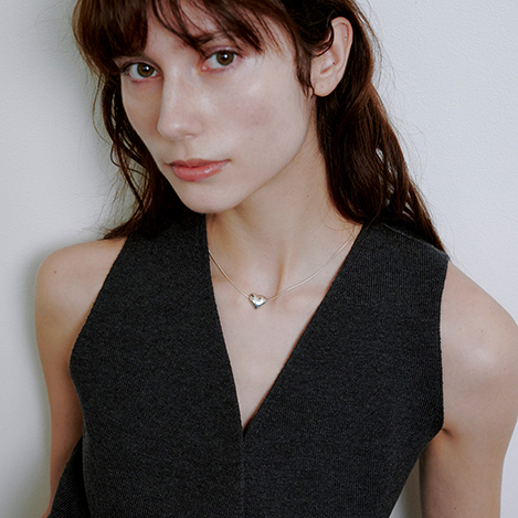 quip queint - 甘さを削いだ「大人のための洗練ハートジュエリー」