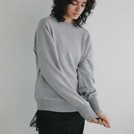 HER. - BACK IN STOCK｜スタイルを支える、スタンダードな一着。