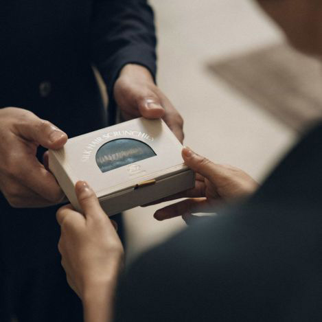 Foo Tokyo - 門出を祝い、感謝を贈る。絆を紡ぐシルクのギフト。