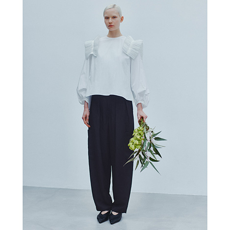 ADORE - ADOREの春のモノトーンスタイル