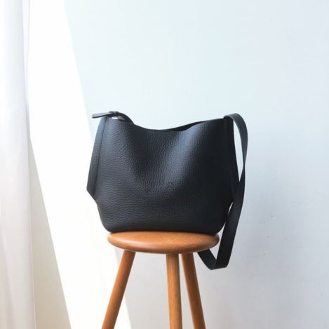 IACUCCI - ONもOFFも、美しく。4月の相棒バッグ