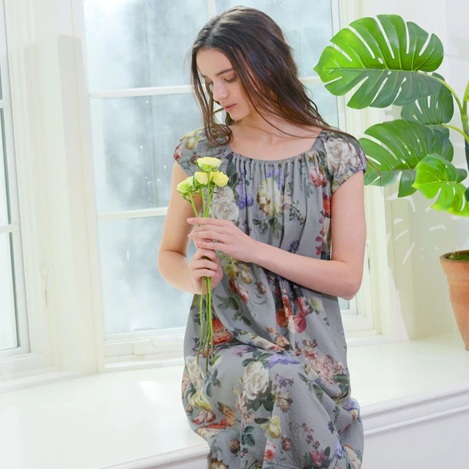 IKUKO - ヴィンテージ感漂う花々が彩る「IKUKO」の新作ウェアが到着！