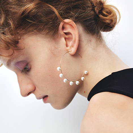 les bonbon - 春の空気に溶ける、パールとゴールドのしなやかな調和