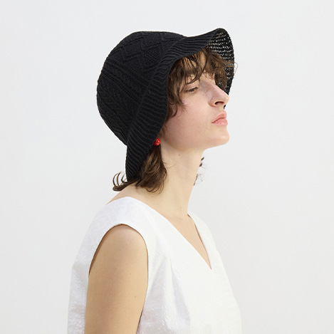 PLAIN PEOPLE - 春を呼ぶ最旬コモノ。着こなしに変化をつけるなら、カラー使いとディテールアイテム。