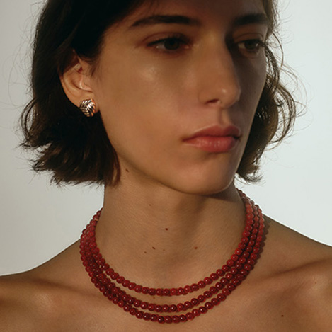 IRIS 47 - クラシックを鮮やかに再解釈「天然石が彩るモダンジュエリー」