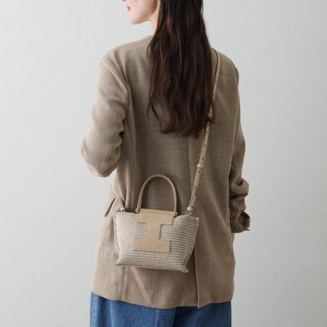 IACUCCI - 軽くて使いやすい。毎日にちょうどいい、上品バッグ