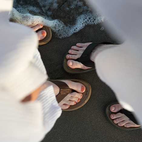 MALIBU SANDALS - 夏のスタイルを更新するミニマルなトングサンダル