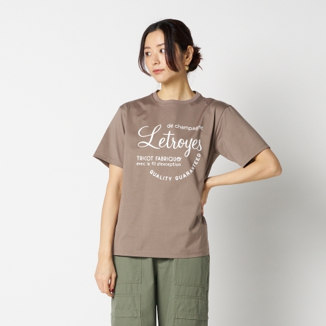 HELIOPOLE - 夏のスタイリングにアクセントをプラスしてくれるロゴTシャツ