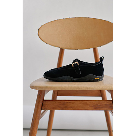 LANVIN en Bleu - 【先行予約スタート！】 クラシックな佇まいと高い機能性を兼ね備えた新作、Vibramメリージェーンスニーカーが本日より予約開始。