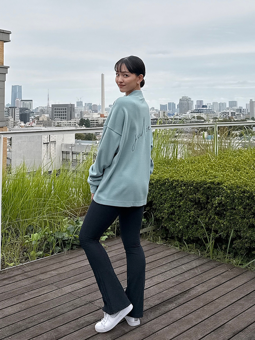 Julier / MAI - 冬コーデが明るく軽やかに。「ジュリエ」のブラッシュメルトンでつくる快適スタイル