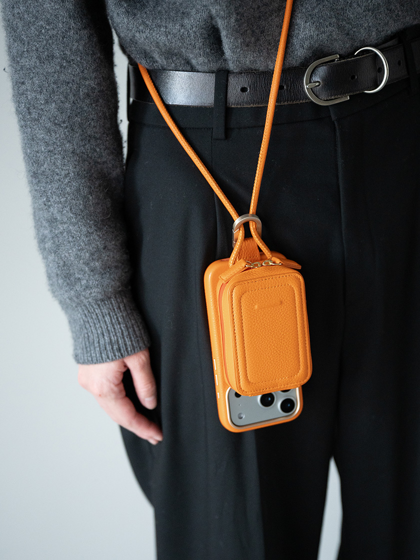 objcts.io / SAKURA - シンプルなコーディネートにも映えるアクセントカラー