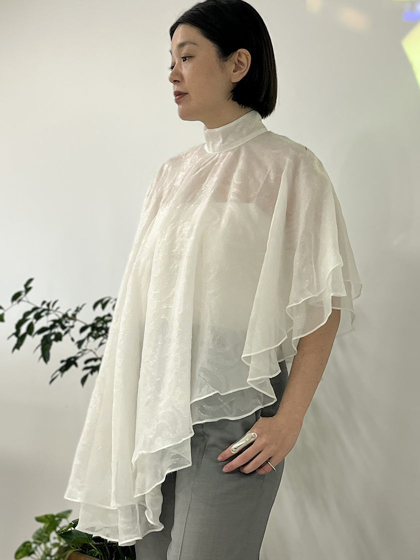 ELLE / SHIYOKO - お呼ばれ服の新定番。パンツスタイルを格上げする「カナコ サカイ」の大人レースコーデ
