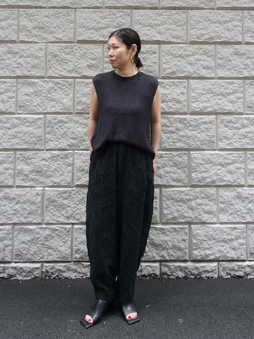 HER / NAOKO - 異素材で構築する、立体的なモノトーン。―― “Texture Contrast”
