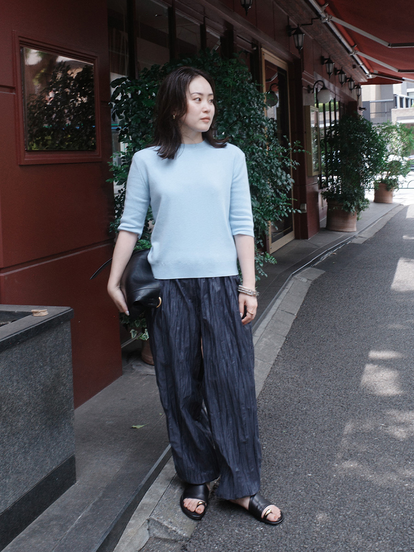HER / MIHO - 質感豊かなブルーを重ねる、秋のニュアンスルック