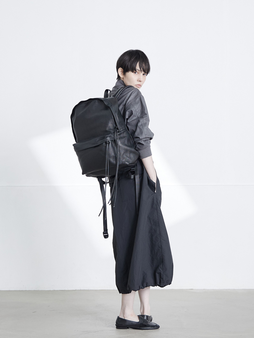 Sisii / MAKI - 秋の装いに寄り添う「シシ」のレザーアイテム