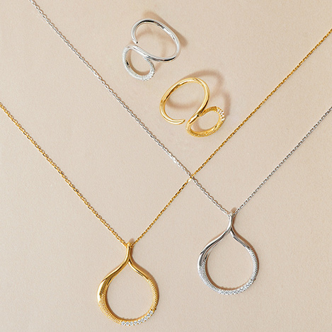 新しいジュエリーでワードローブをアップデート