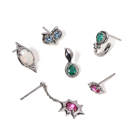 カラーストーンで楽しむ「アヤミ ジュエリー」のプレイフルジュエリー