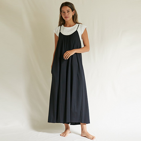 大人に着こなす、夏のモノトーンアイテム