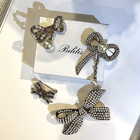 新作ブローチなどオケージョンシーンにぴったりのグッズをピックアップ