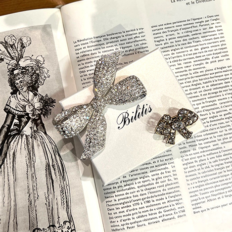 オケージョンシーンにぴったりのブローチ