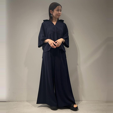 夏でも着心地の良いセットアップスタイル