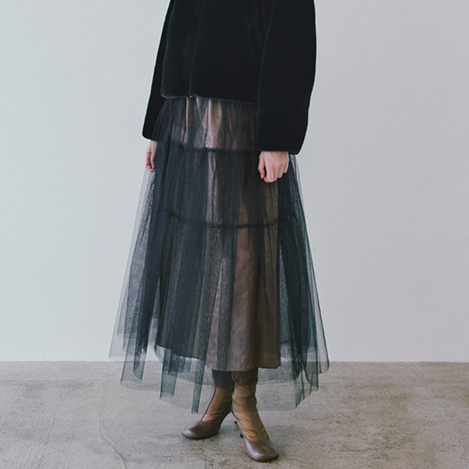 素材感のあるアイテムを使用したスタイリング