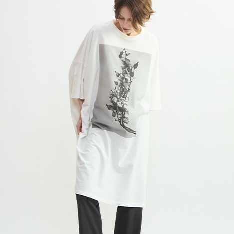 春のスタイルを更新、エッジの効いたトップスで差をつけて