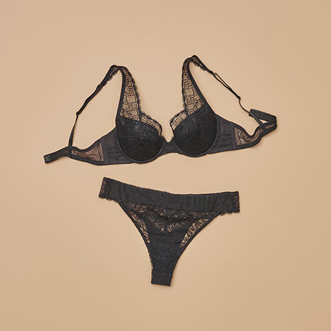 Tシャツから見えても大丈夫。品よく魅せる大人のレースランジェリー！