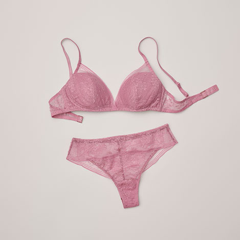 大人の肌にそっと寄り添う、レースを贅沢にあしらったシリーズのご紹介