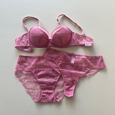 ホリデームード高まる「ランジェリーク」のおすすめブラ＆ショーツ。