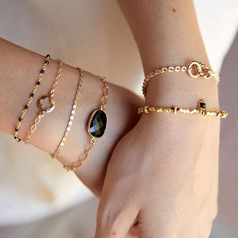 デイリーからパーティまで優雅に映える「バイ サン・スワサント・キャトル パリ」の秋冬コレクション