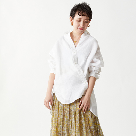 ロングセラーの“リネンシャツ”の着まわし術4選