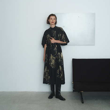 秋の装いを彩るワンピース