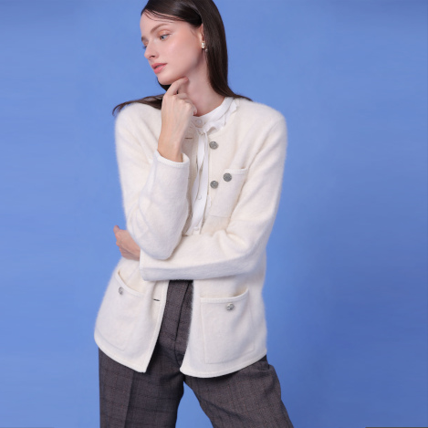 Knit Essentials | 冬を彩る、「アナイ」の最旬ニットコレクション