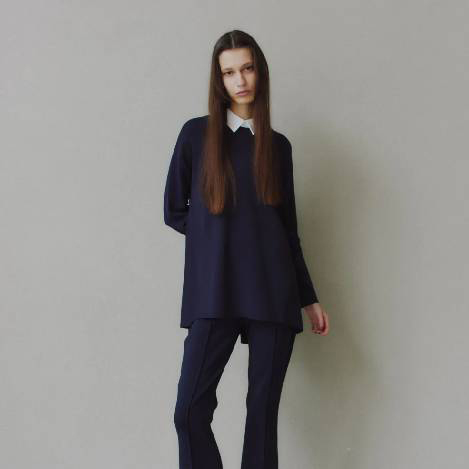 ＜PICK UP＞立体ドレープとサークル型のフォルムが印象的な、モード感漂うブラウス