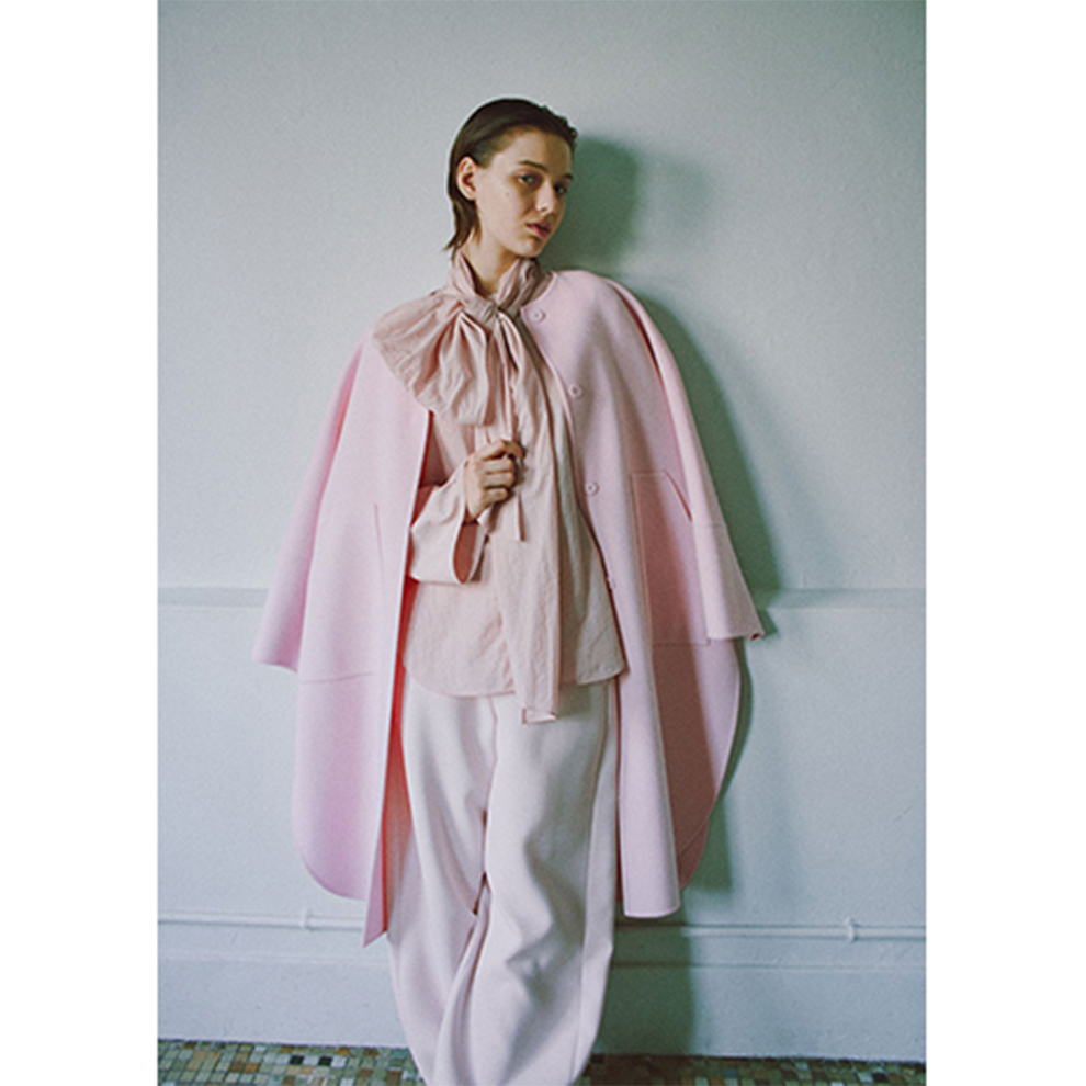 繊細な大人ピンクにときめく冬。ロマンチックに着映える「ル フィル」のウィンタースタイル