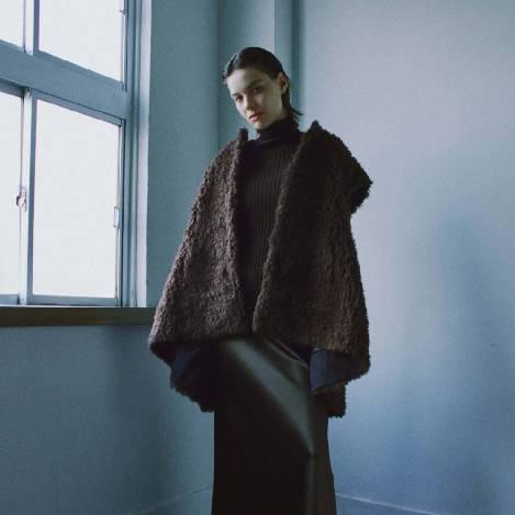 秋冬の主役アウターにニードルファーシリーズ