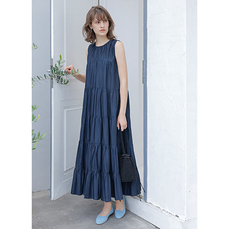 人気のマキシドレスに新色ネイビー登場！