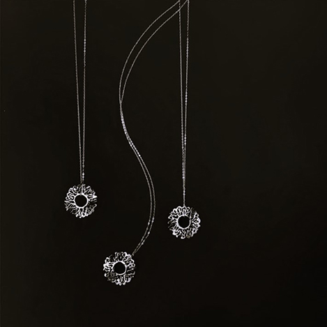 1点投入でこなれ感アップ「カオル」のロングネックレス