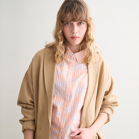 春コーデを軽やかに彩る 「ラフリネン ドクターコート」