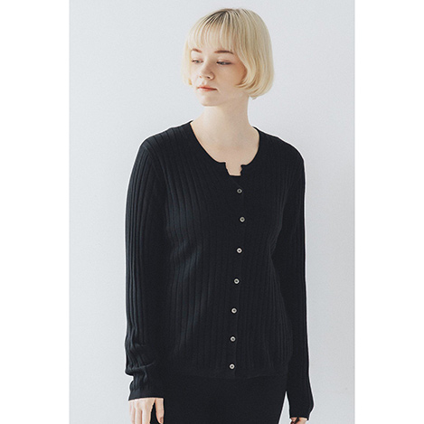 INNERMONGOLIAのファクトリーから、素材の良さを追求したカシミヤアイテムをピックアップ。