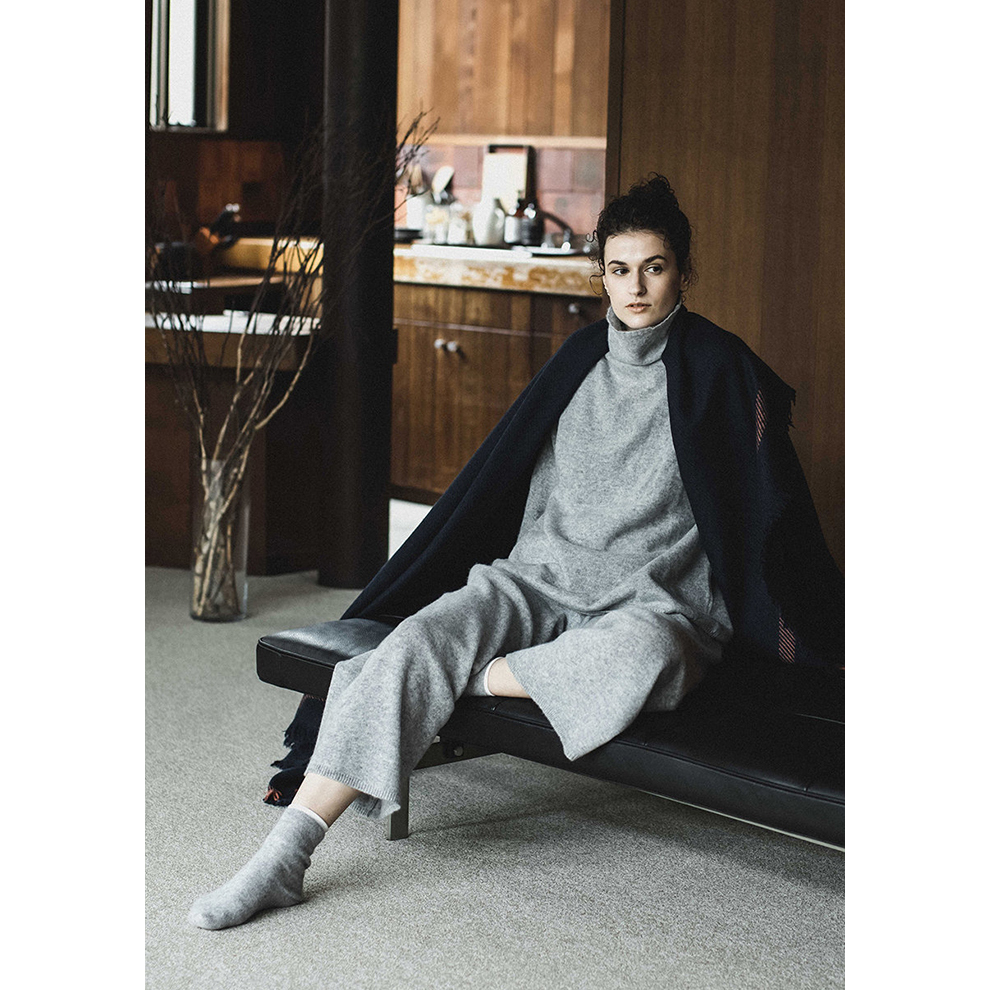 極上タッチが癒しをお約束。この冬は「ドンリー」のカシミヤアイテムとともに