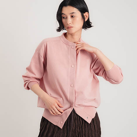 【洗練された大人カジュアル】春の装いに色と遊びを