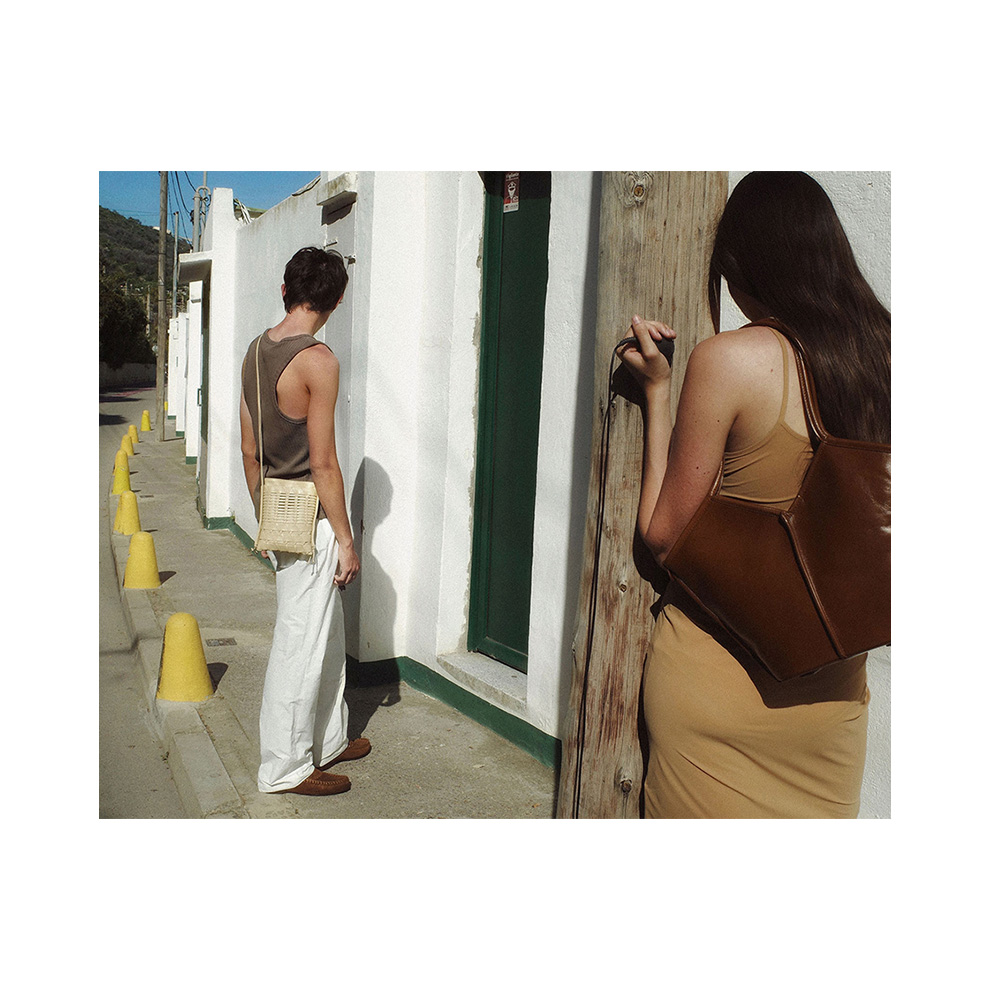 地中海に漂う夏の光。伝統的かつモダンなレザーアイテム「ヘリュー」のポップアップが開催