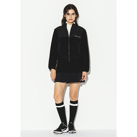 風をまとう、秋映えゴルフコーデ