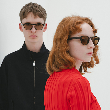 秋冬を美しく映すブラウンフレーム。「ジュガードフォーティーン」の新作アイウェアが到着