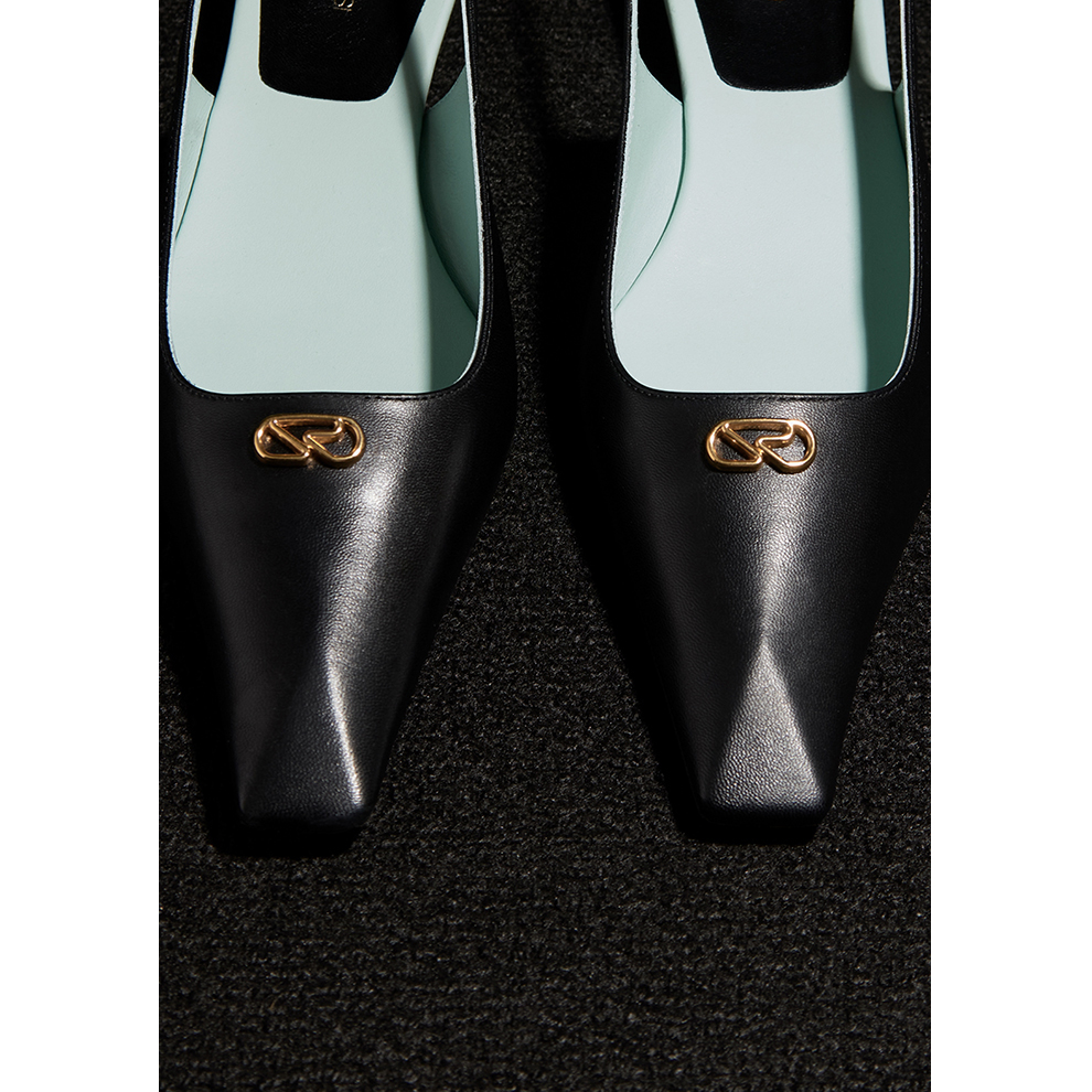 新クリエイティブディレクターを迎えた新生「セルジオ ロッシ」のNEWコレクションが到着